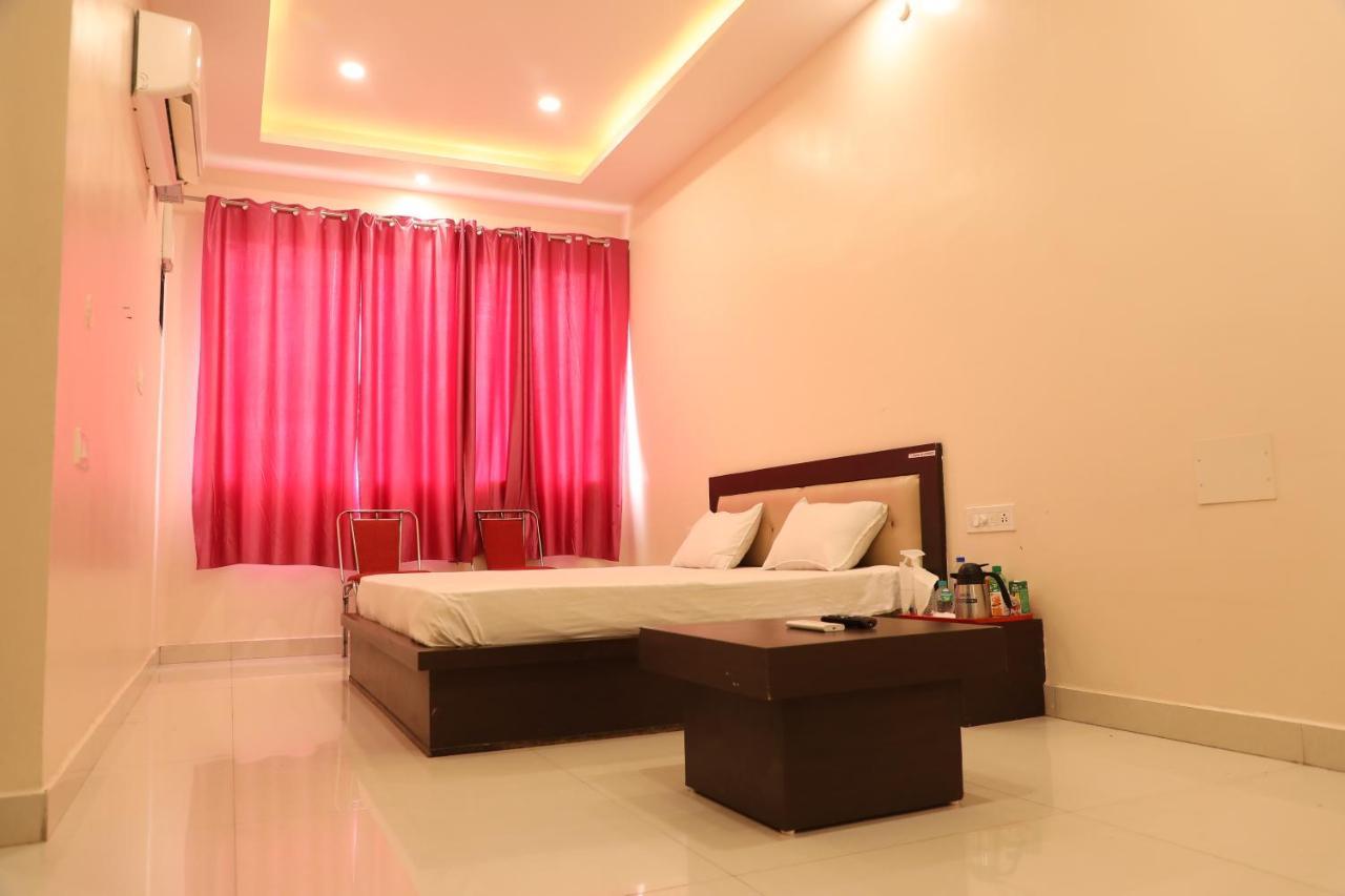 Hotel Shri Siddhivinayak Bina-Etawa Zewnętrze zdjęcie
