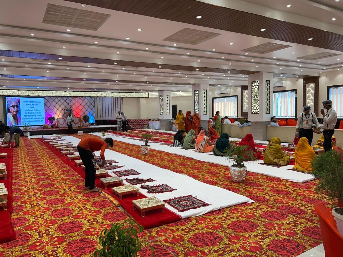 Hotel Shri Siddhivinayak Bina-Etawa Zewnętrze zdjęcie